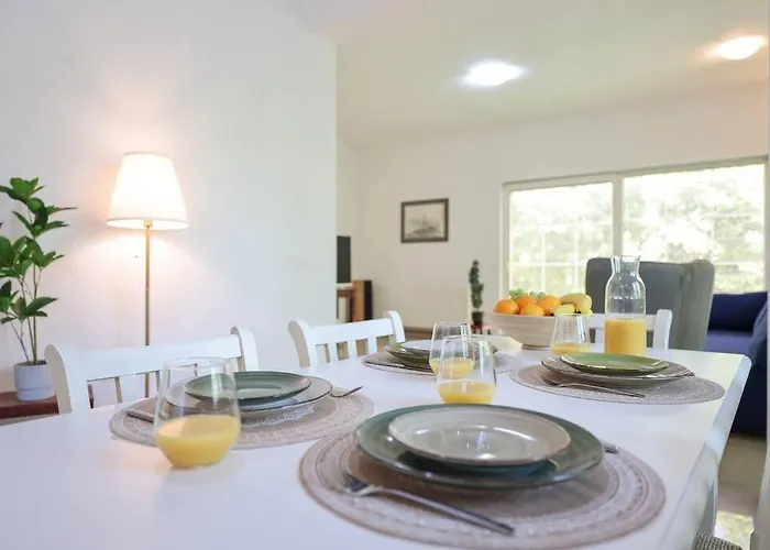 Holiday home Laurel House,