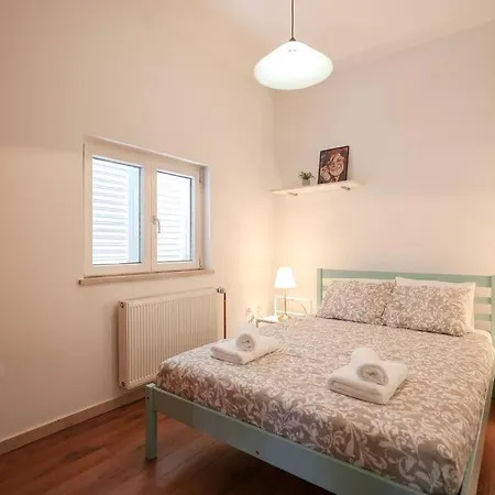 Holiday home Laurel House, *