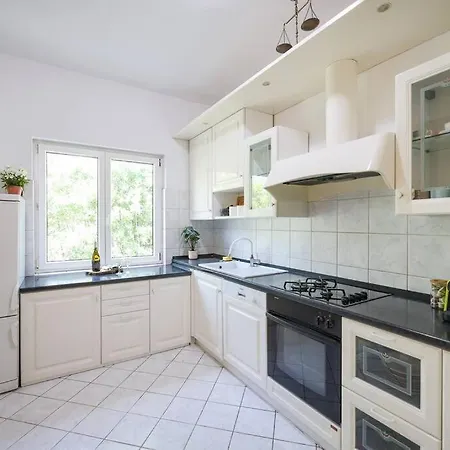 Laurel House, * Zadar