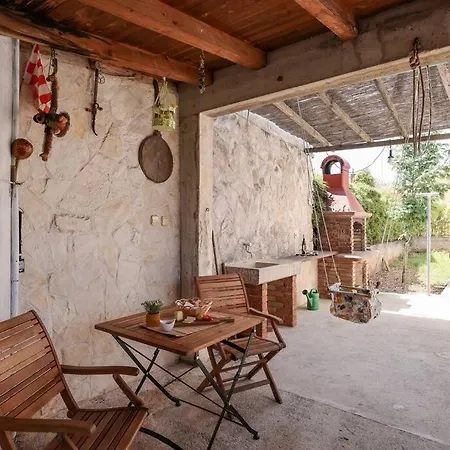 Laurel House, *