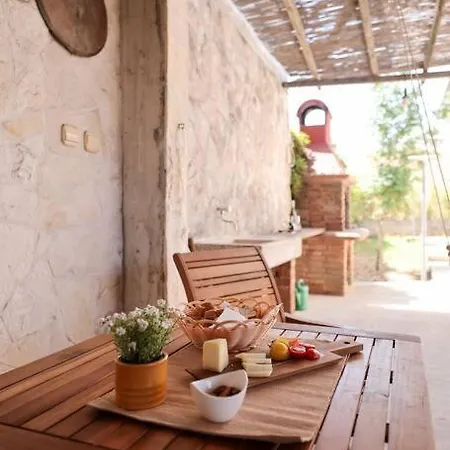 Laurel House, *